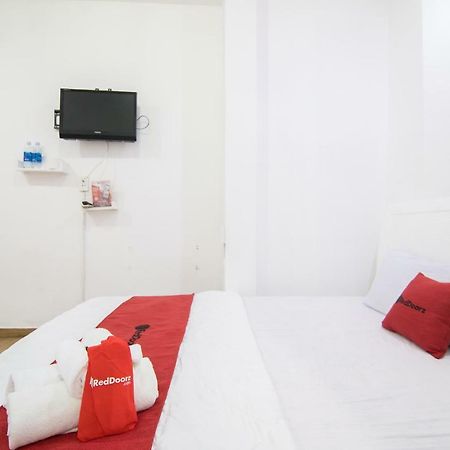 Reddoorz Plus Near Tan Dinh Market Ho Chi Minh City Exterior photo