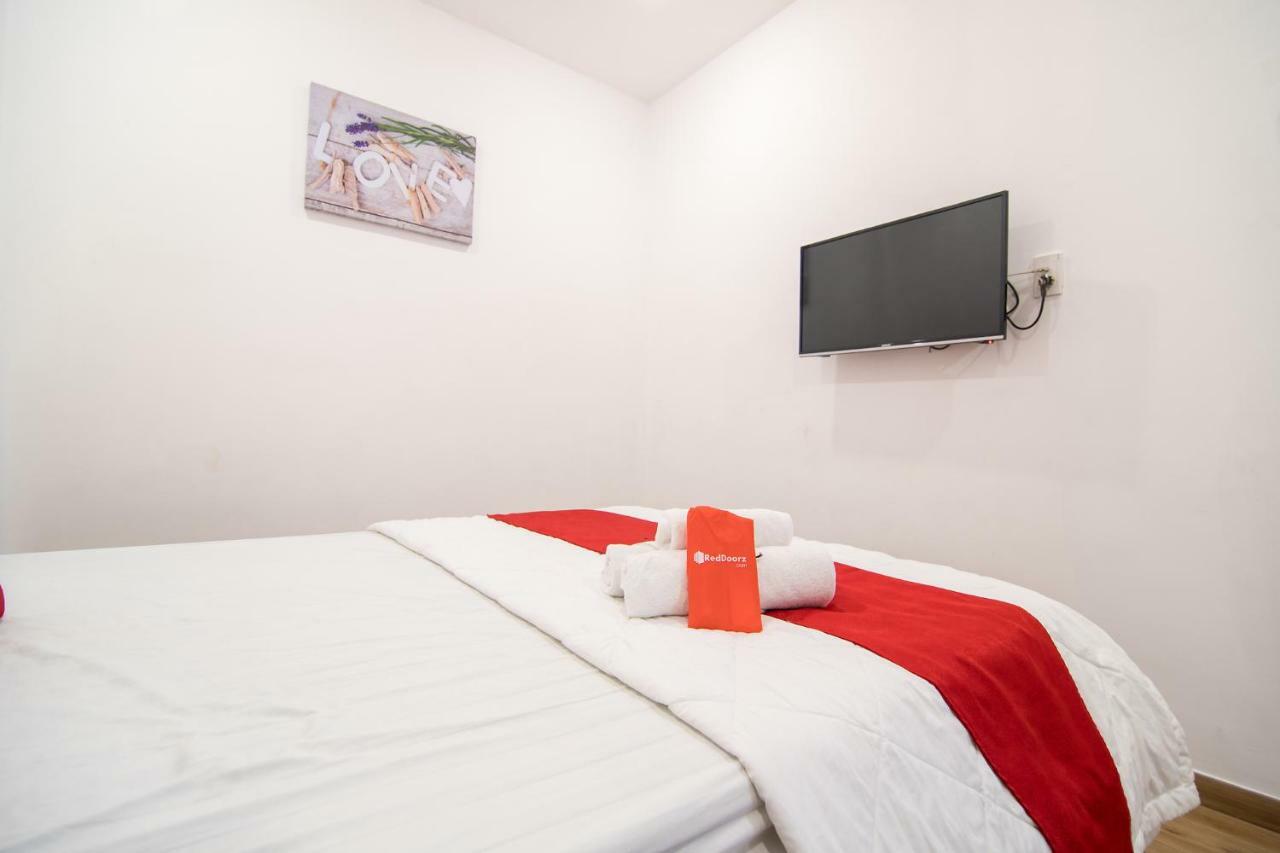 Reddoorz Plus Near Tan Dinh Market Ho Chi Minh City Exterior photo